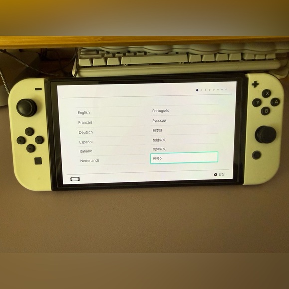 Nintendo Switch OLED - Picture 6 of 11